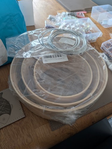 Wooden round embroidery hoop - round,